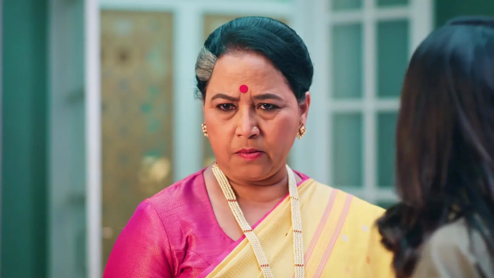 Kamini Reassures Anika about Hrishi - Kamali 