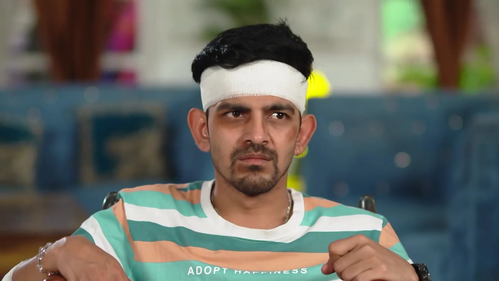 Richa's Actions Irritate Anurag - Tuma Bina 