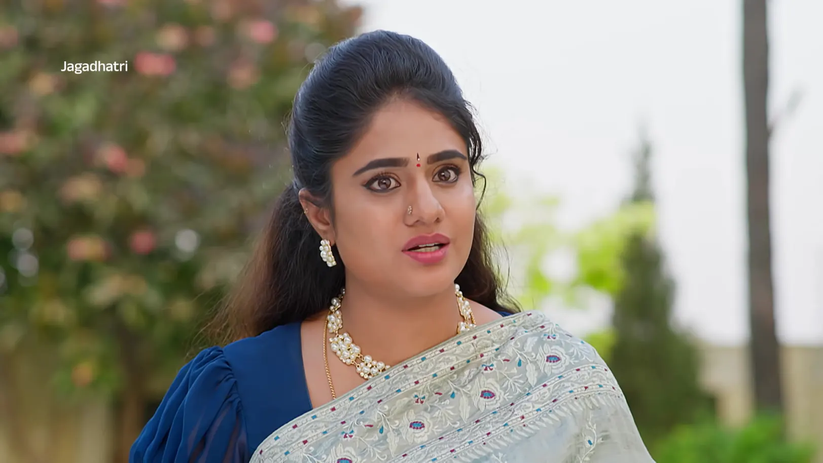 Kaushiki Spots Meenan Trying to Shoot Sudhakar - Jagadhatri - Promo