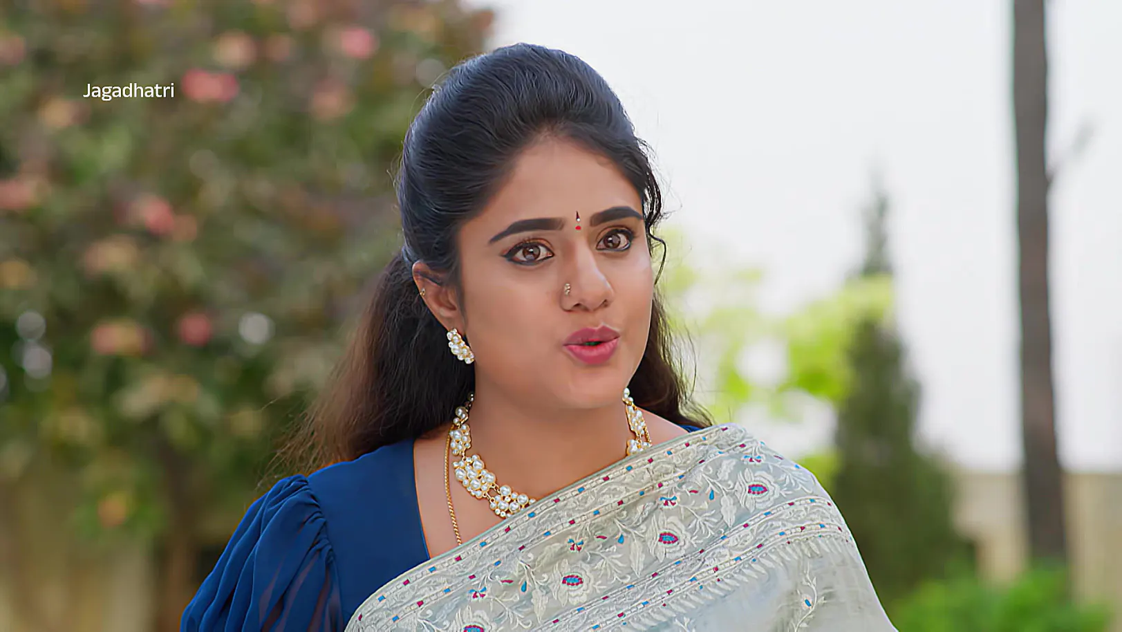 Kaushiki Spots Meenan Trying to Shoot Sudhakar - Jagadhatri - Promo