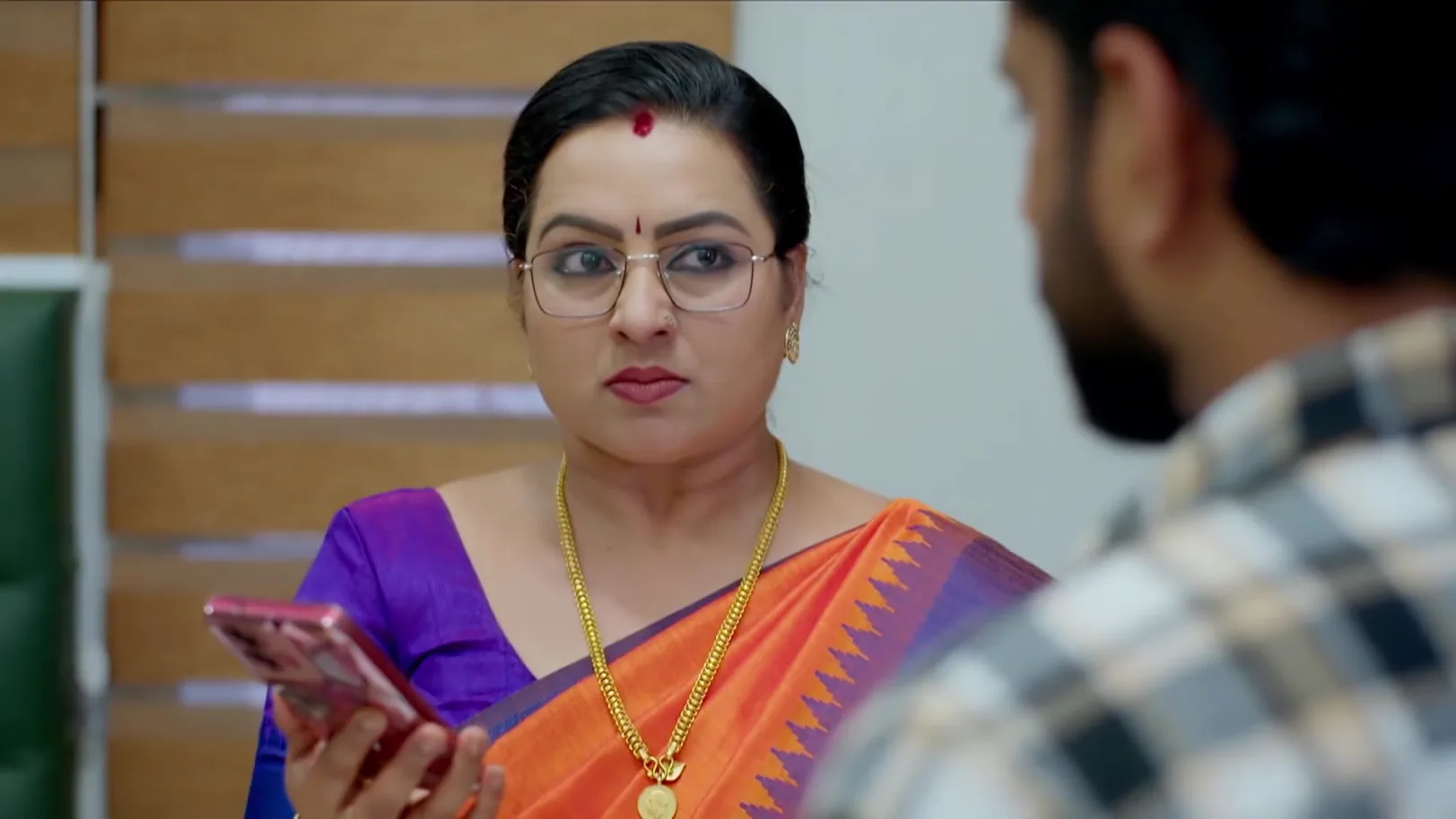 Rithika Warns Ambika - Akale 