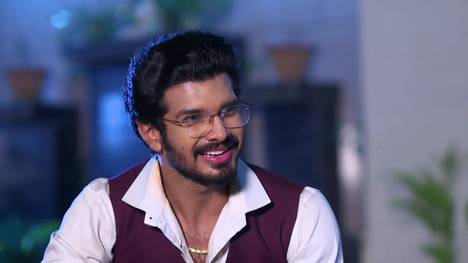 Abhi Blames Mani - Tu Khara Mun Chaai 