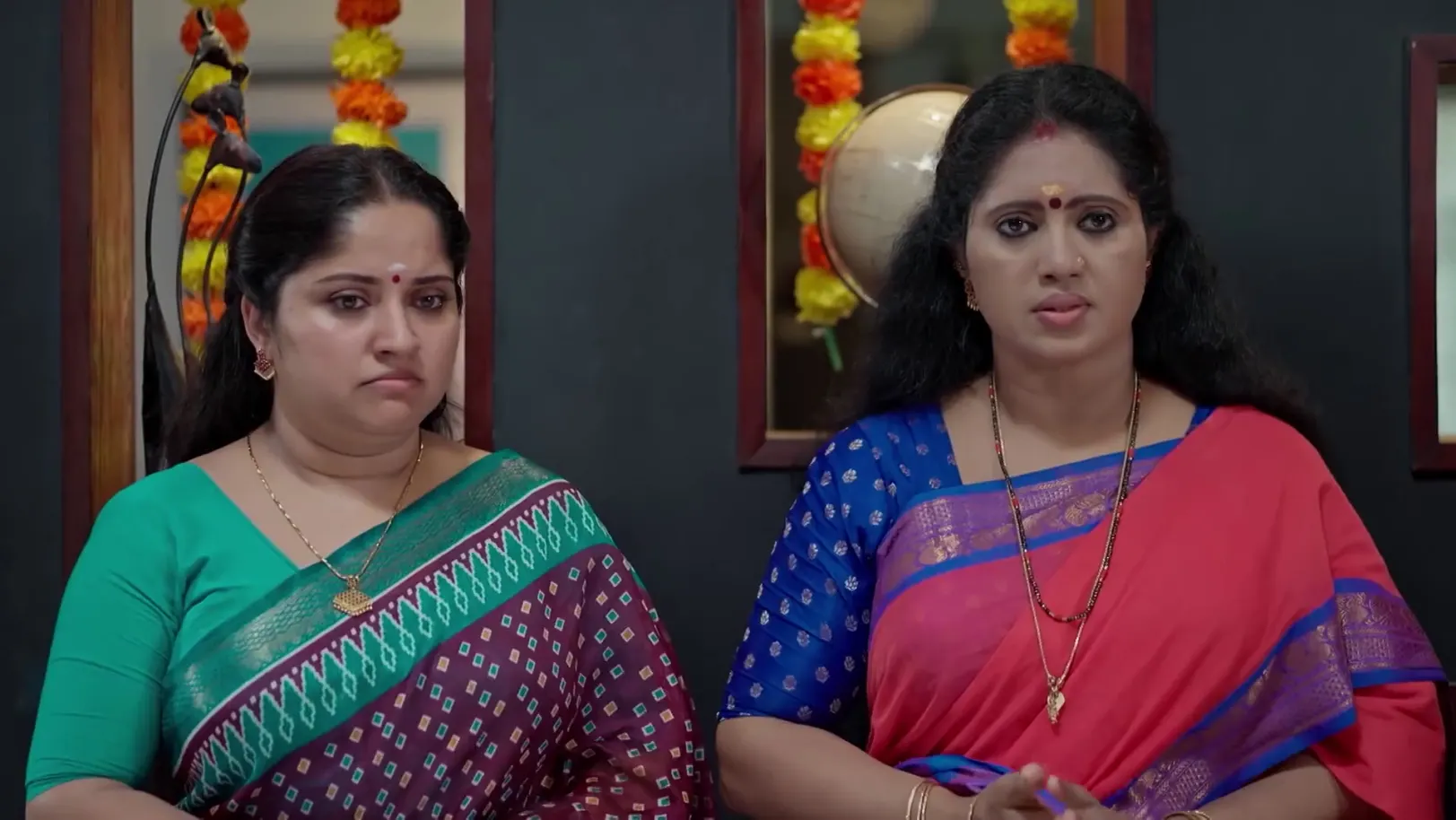 Akshita Fumes over Poornima's Demand - Durga 