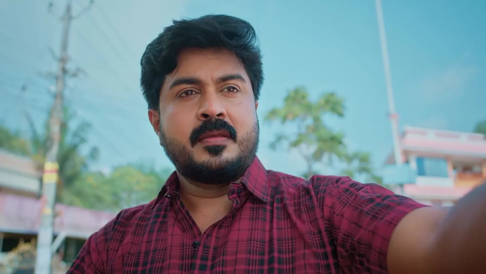 Varsha Tells Shyam about Vikram - Manathe Kottaram 