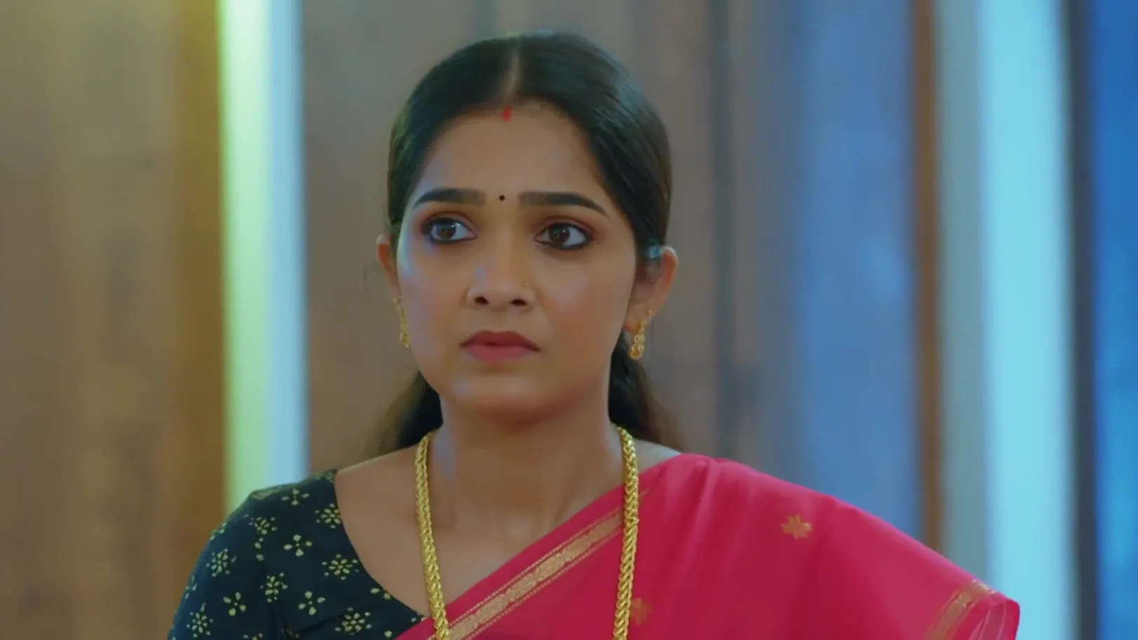 Gokul Steps in to Give RAjeev a Sponge Bath - Mangalyam 