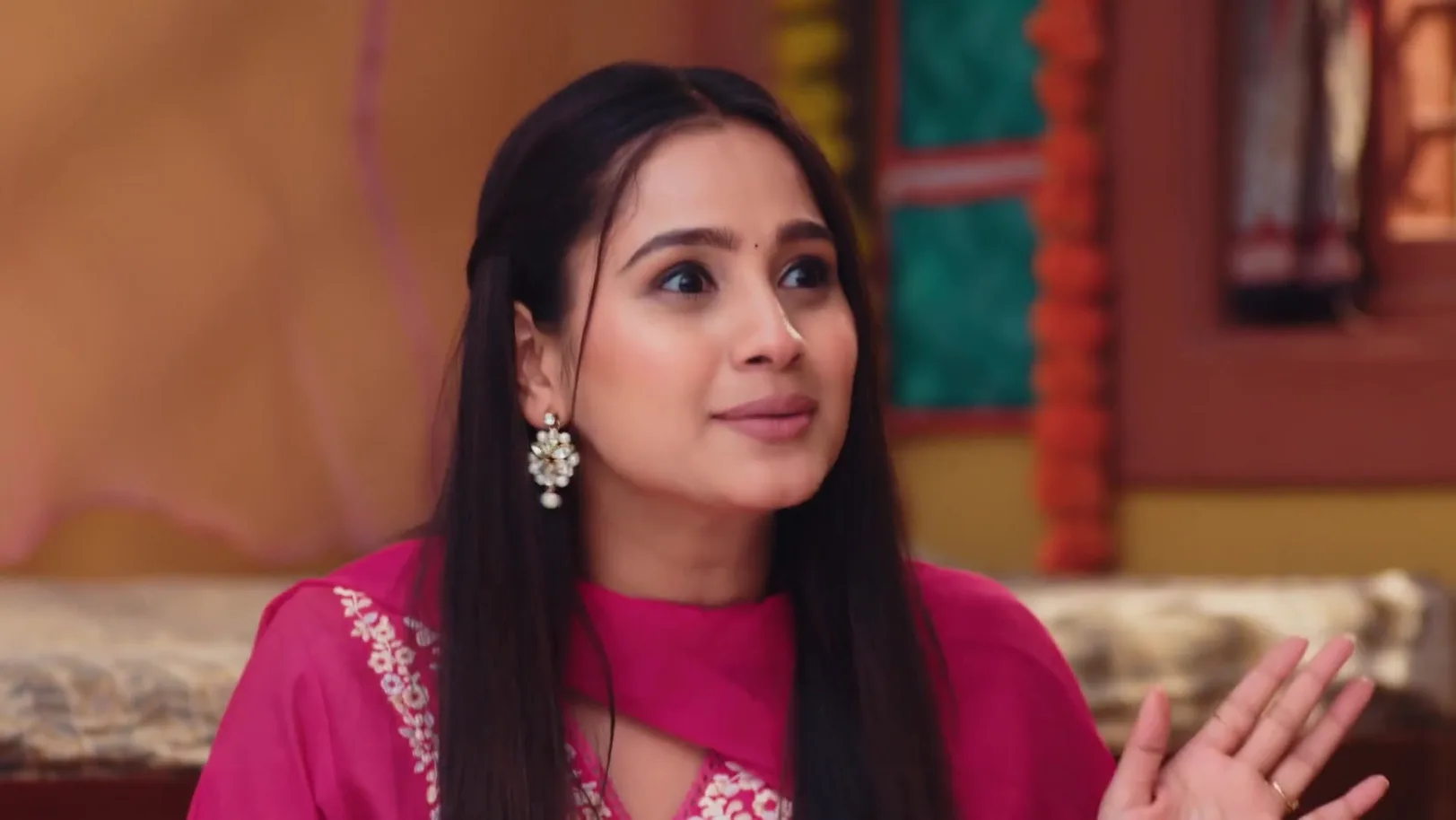 The Bangle Seller Refuses to Give Sulakshana Bangles - Lakshmi Niwas 