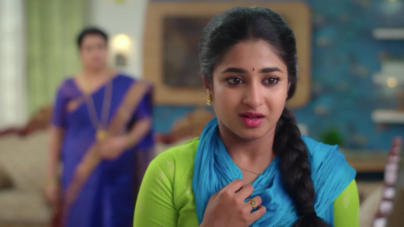 Jayanthi Tricks Bhuvana - Chinnan Siru Kiliye 