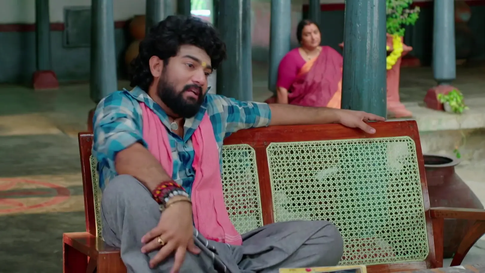 Sharada Longs to Talk to Shivanna - Annayya 