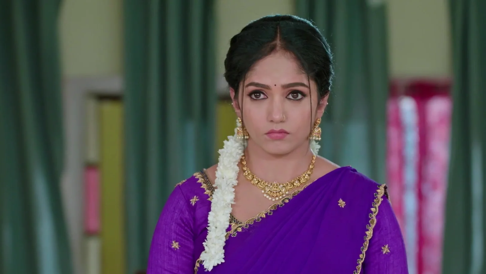 Nidhi to Click a Picture of Karna and Nithya - Karna 