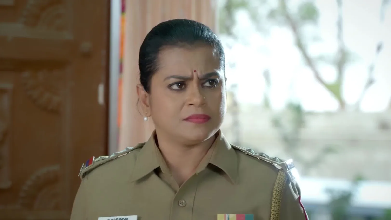 Chandralekha Arrives to Arrest Veera - Veera 