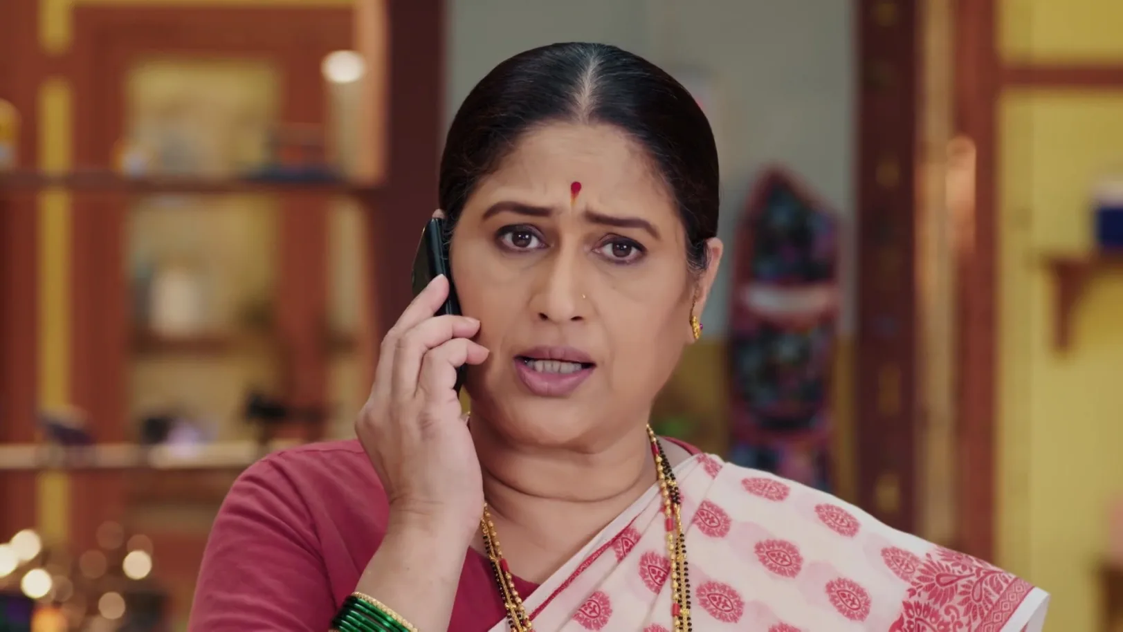 Lakshmi Worries about Shriniwas - Lakshmi Niwas 