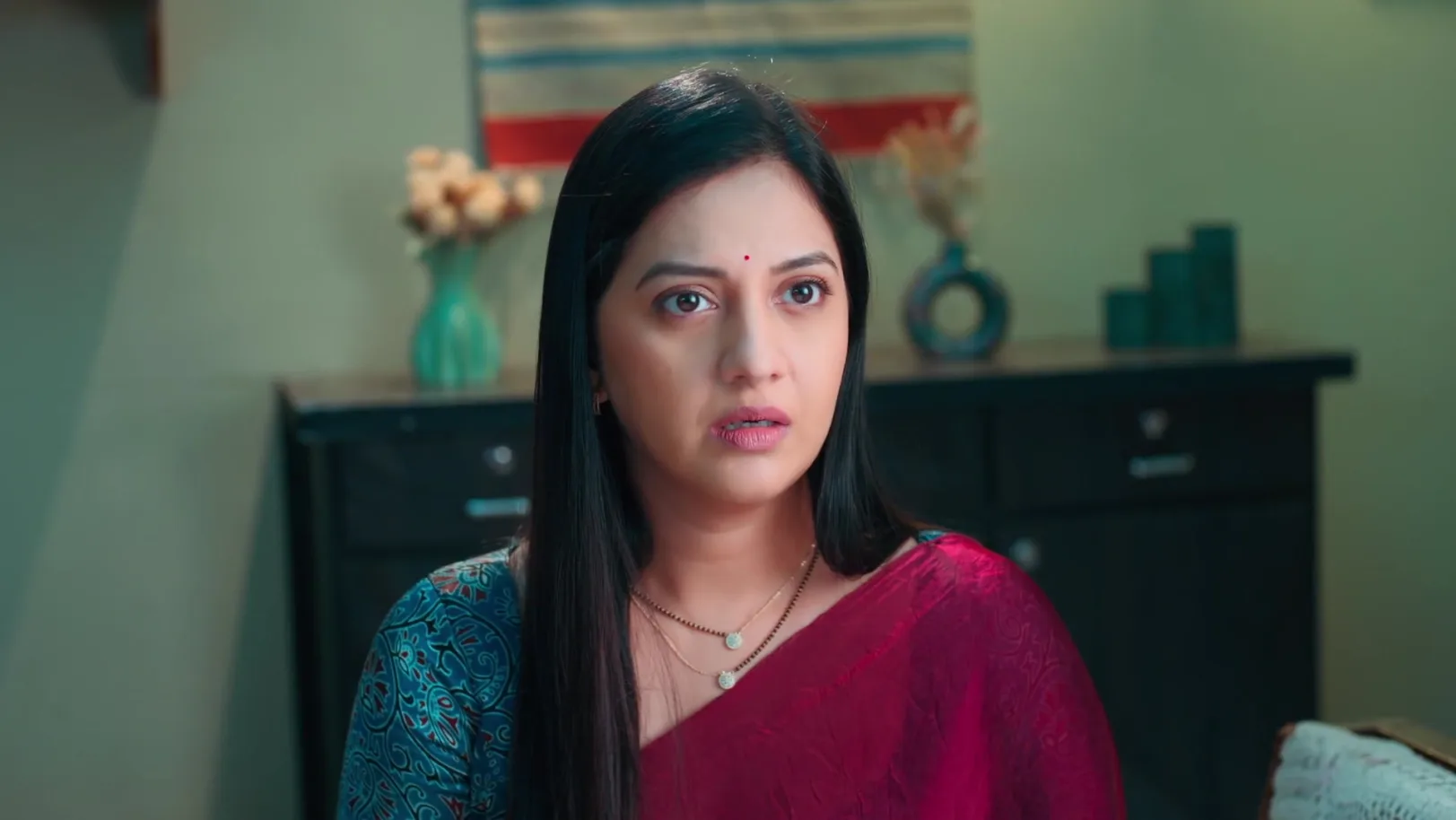 Mandakini Shares Her Pain with Swanandi - Veen Doghatli Hi Tutena 