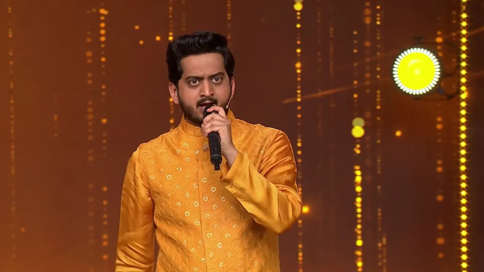 A 'Powada' Celebrating Marathi Cinema's Legacy - Zee Chitra Gaurav 2026 