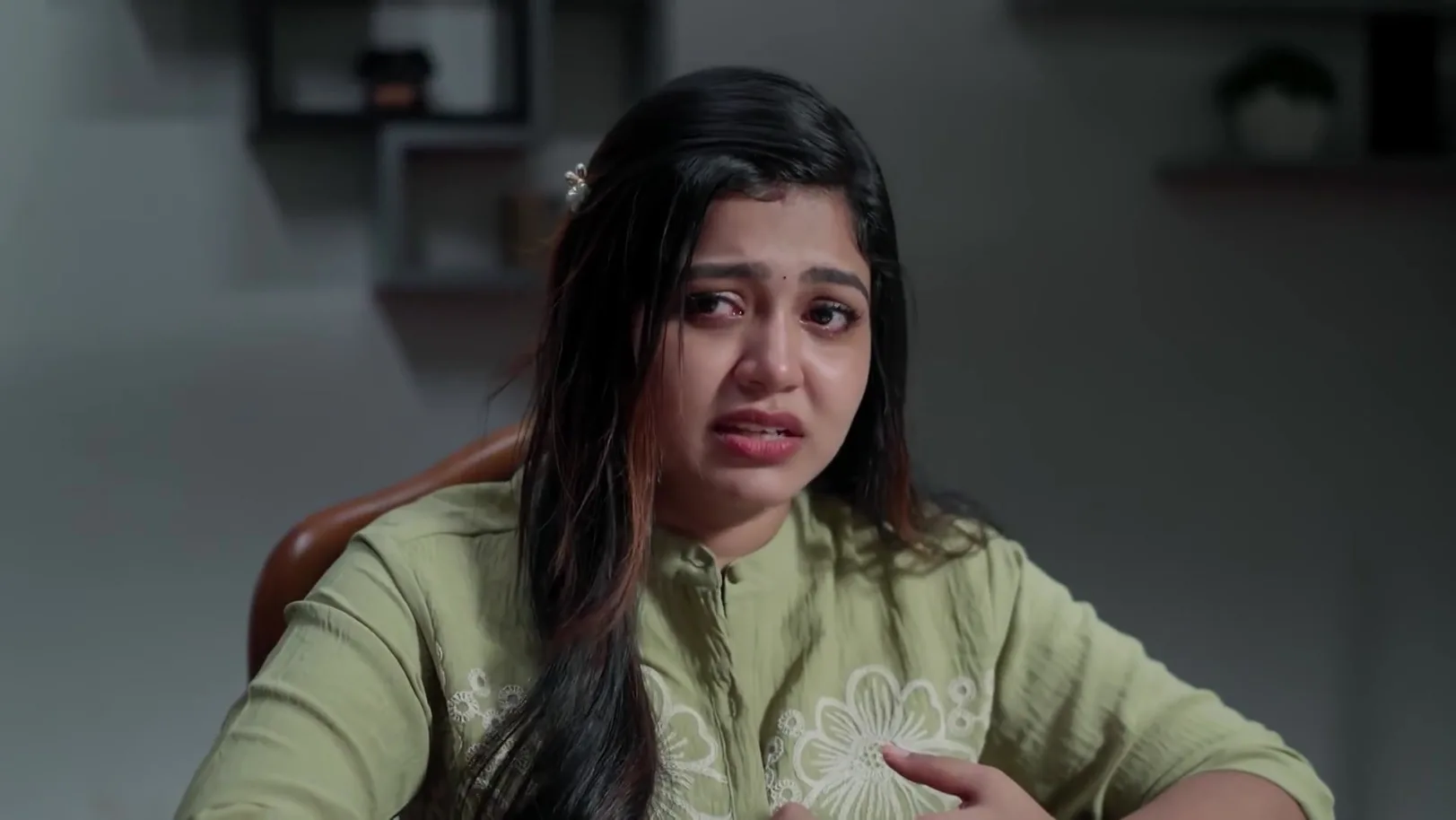 Akshita Convinces Devan - Durga 