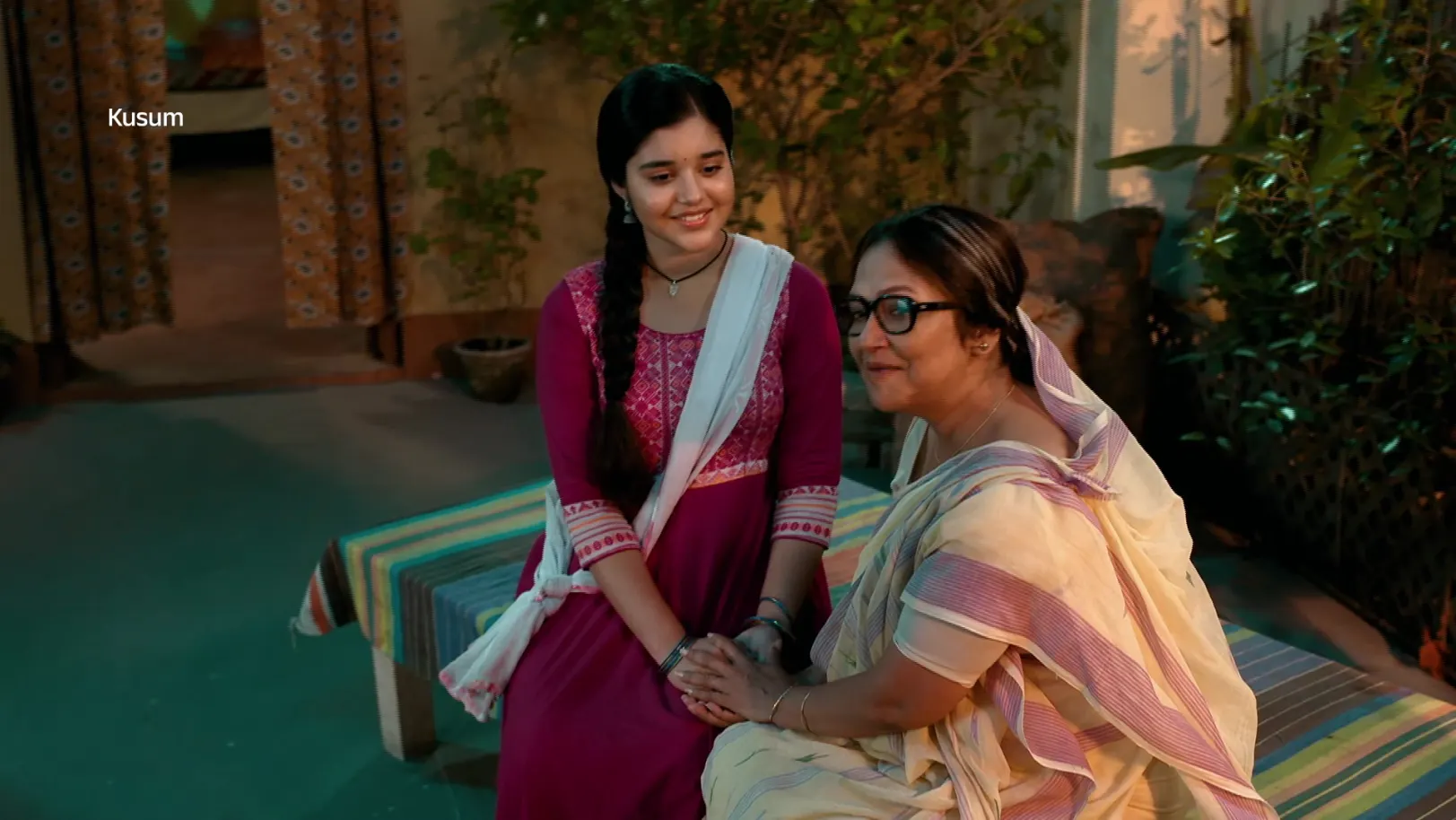A Disguised Ayushman at Kusum's Village House - Kusum - Promo
