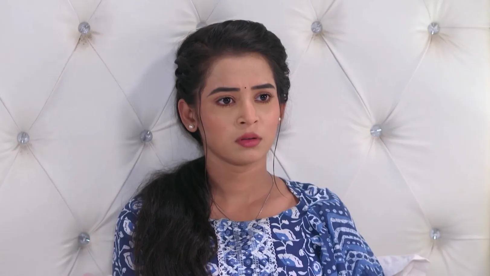 Abhi Smells Conspiracy - Tu Khara Mun Chaai 