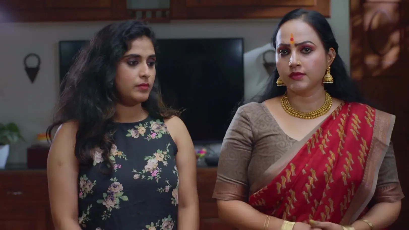Radhika Silences Kalpana - Snehapoorvam Shyama 