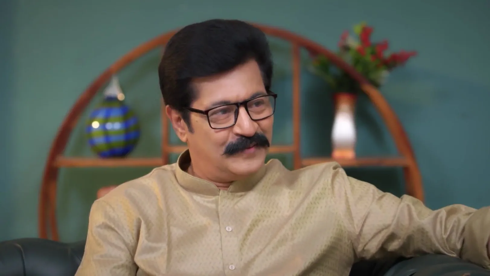 Ponni's GIft to Udhay -Ayali 