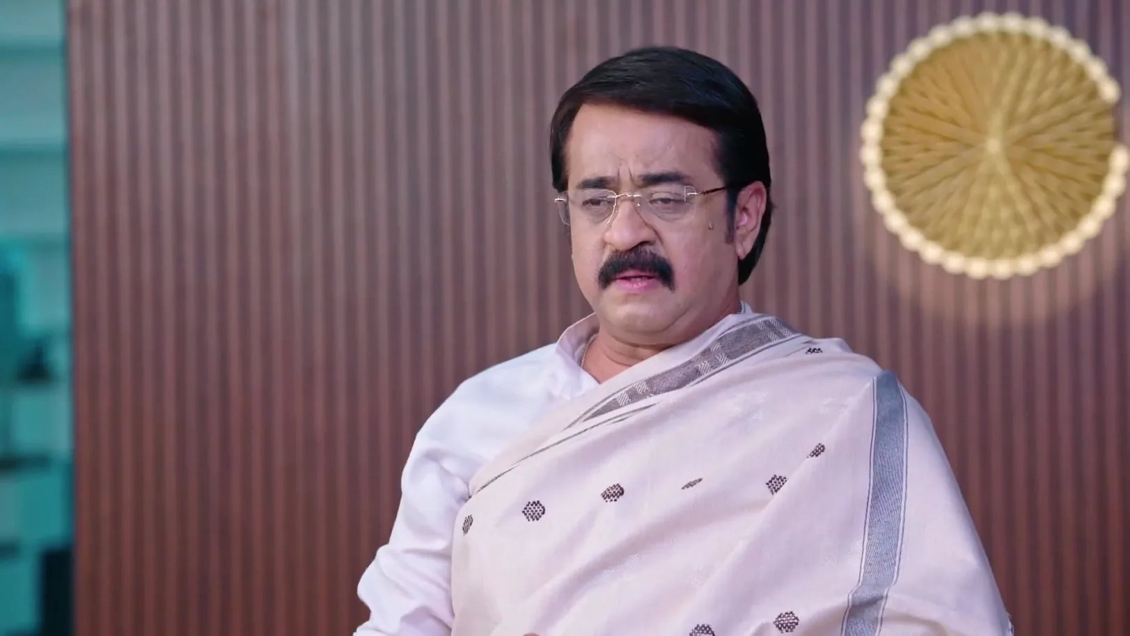 Padmanabha Tells Veerendranath about a Clue - Shravani Subramanya 