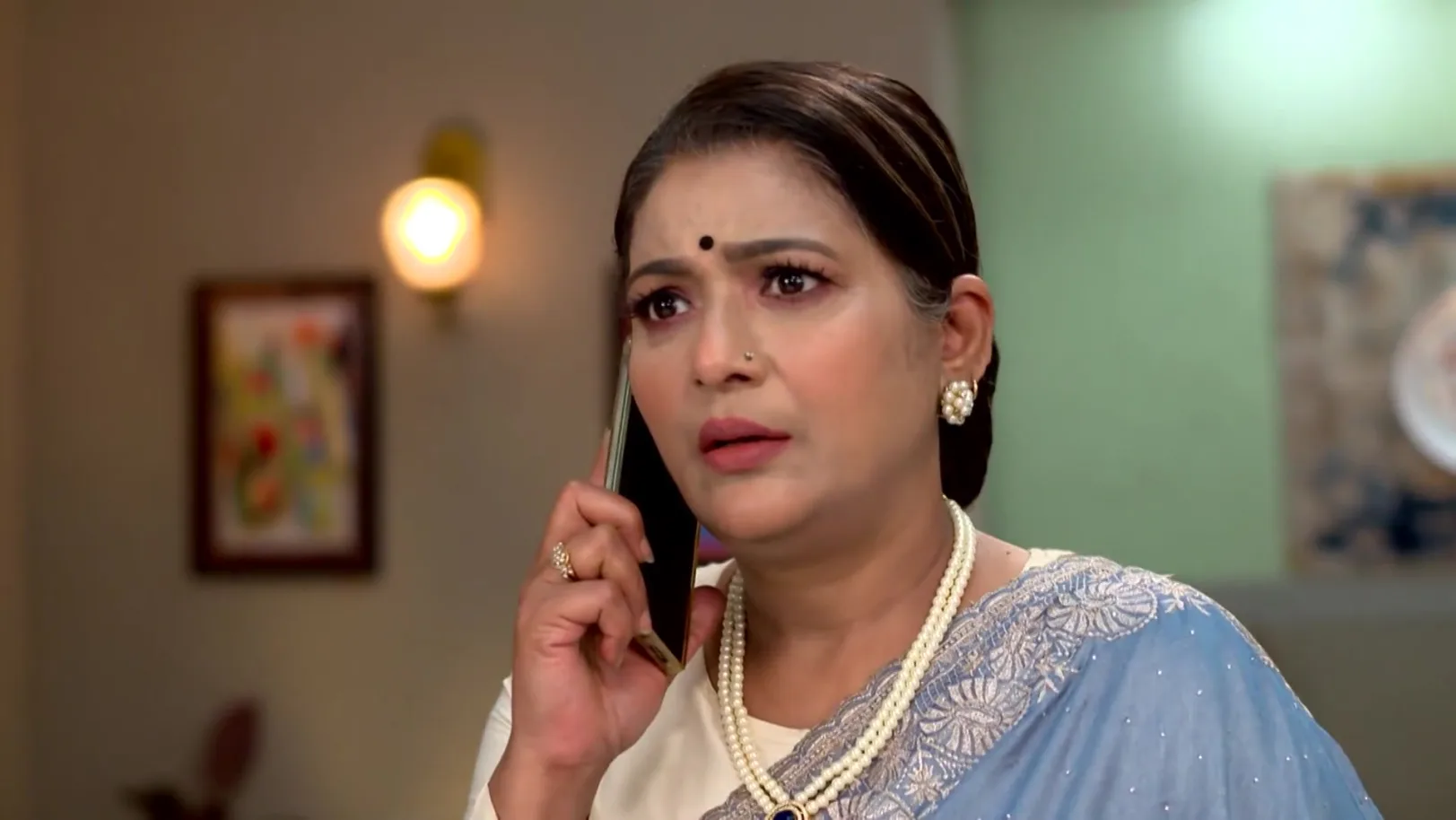 Arya Fears for Apu’s Safety - Chirodini Tumi Je Amar 