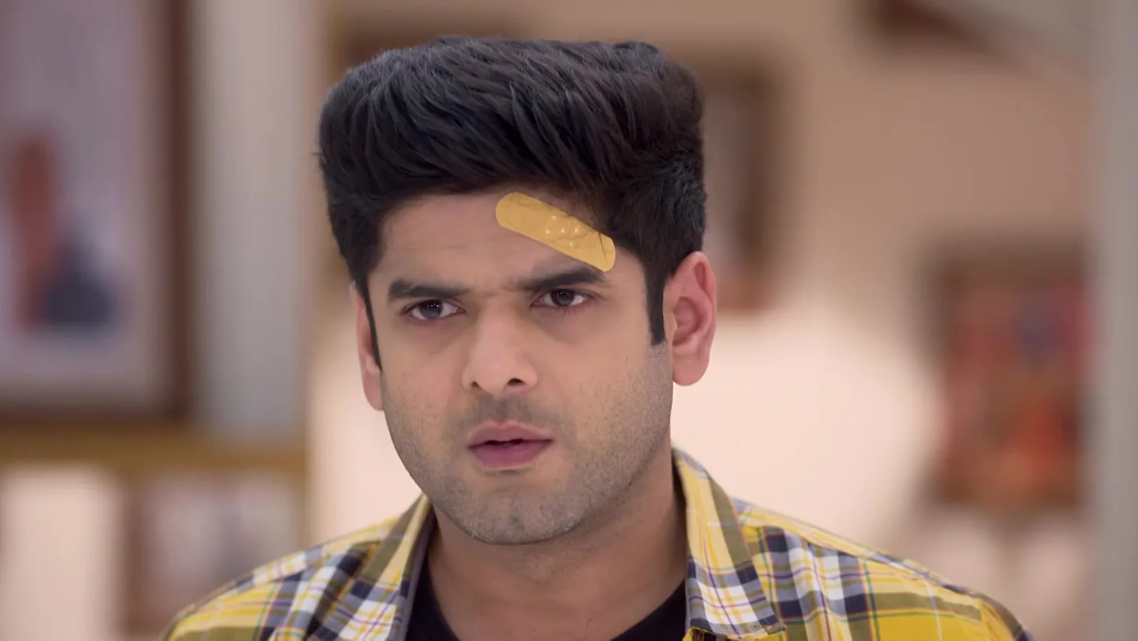 Ashutosh Gives Tagor an Earful - Parineeta 