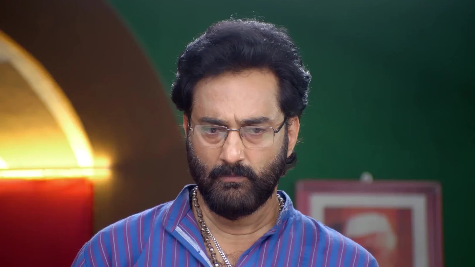 Maya Hides Her Pain - Sandhya Raagam Maya Hides Her Pain - Sandhya Raagam