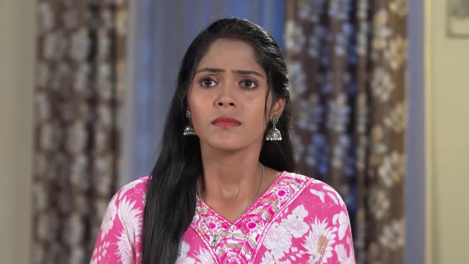 Shraddha Finds Aditya's Belongings - Tuma Bina 