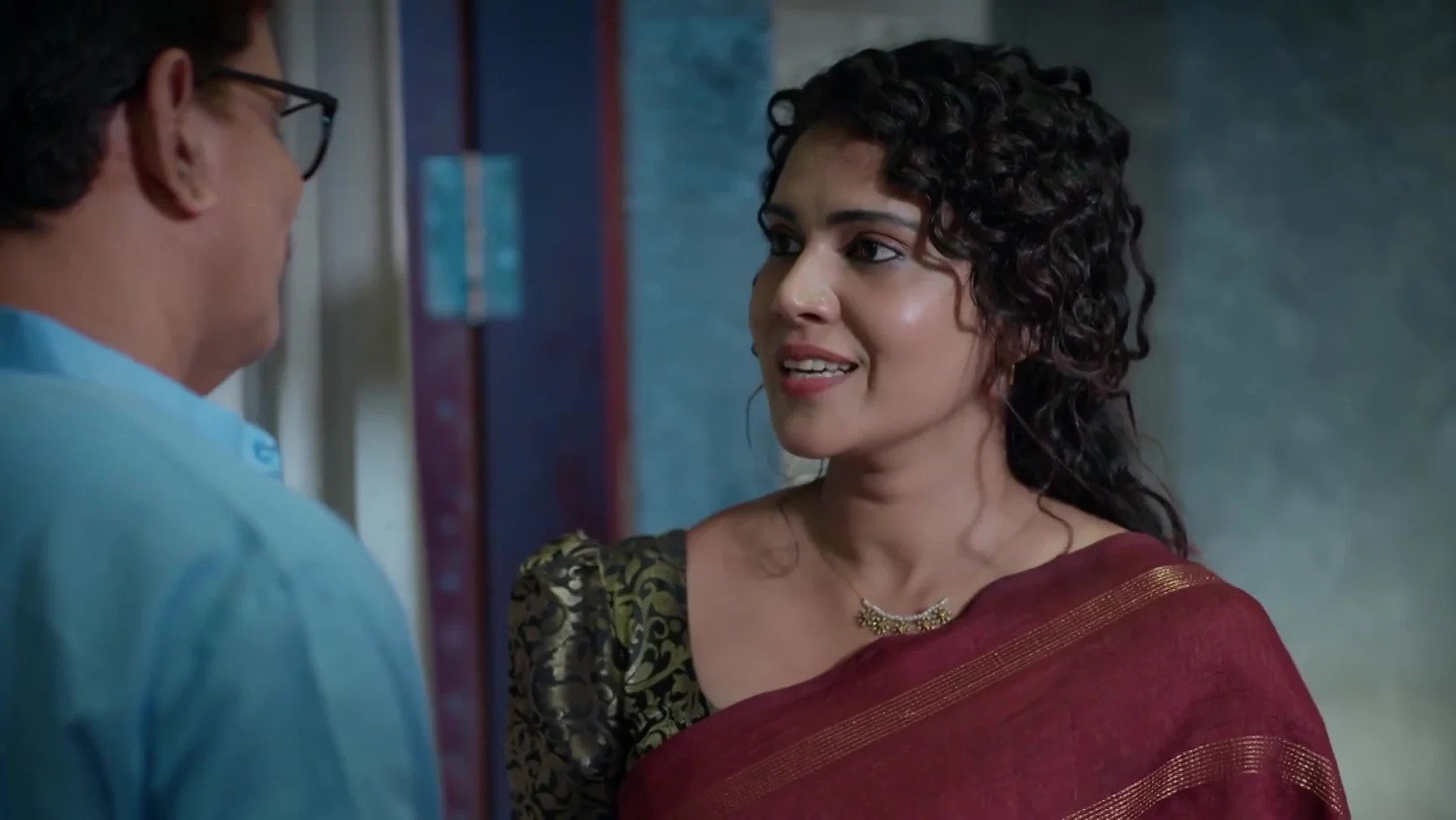 Akshita Overhears Mahadevan's Conversation - Durga 
