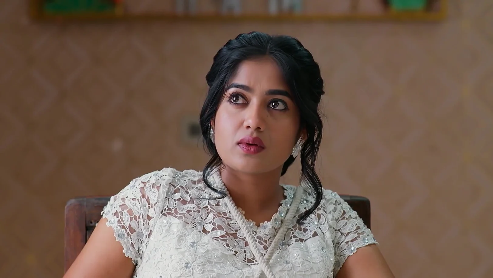 Shaurya and Rajalakshmi Trick a Goon - Sandhyaraaga 