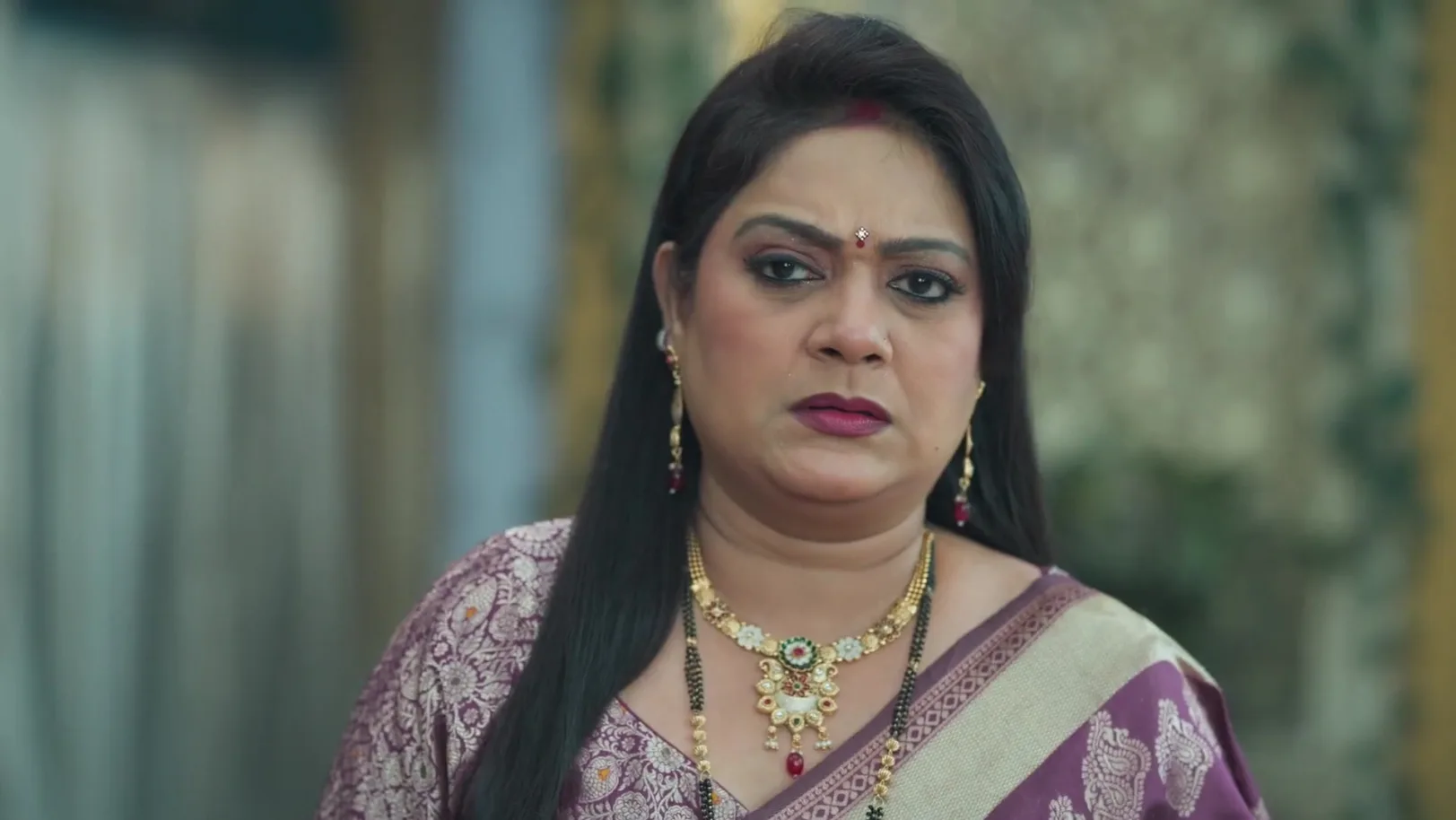 Sheena Leaves Pandey Niwas - Gharwali Pedwali 