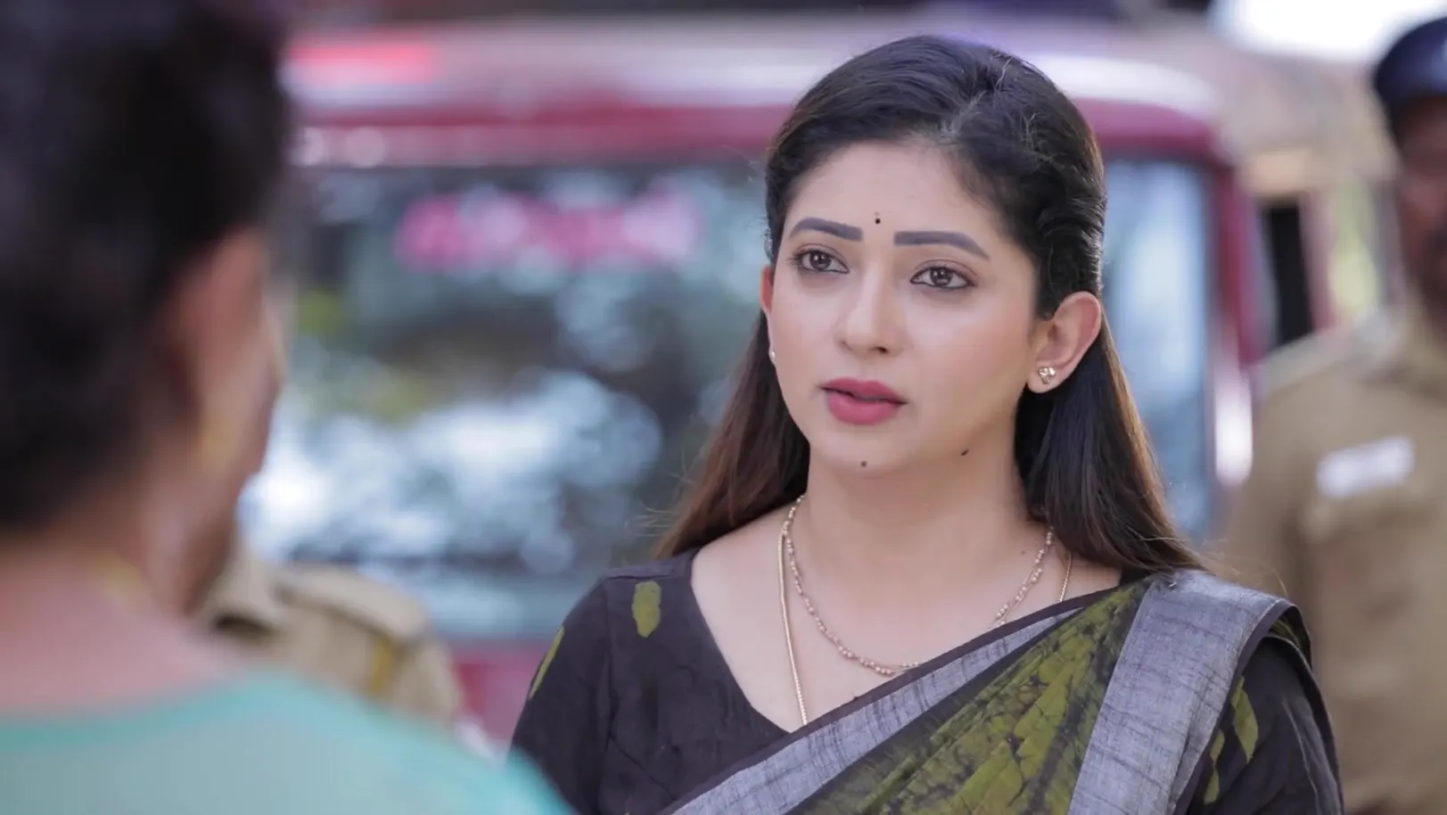 Bharathi Confronts Bhavani - Idhayam 