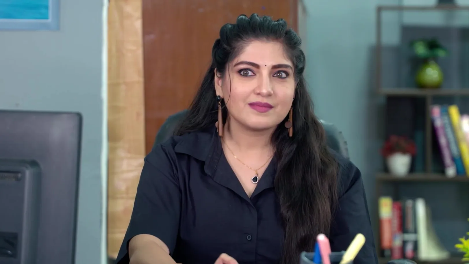 Priya Conspires Against Revathi - Karthigai Deepam 