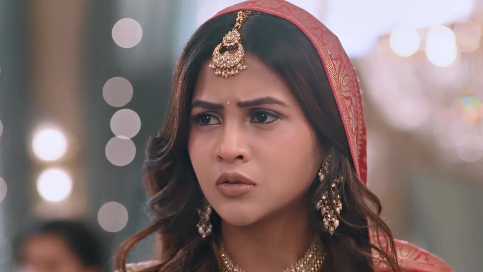 Chandrakant Saves Saru from Kamini - Saru 