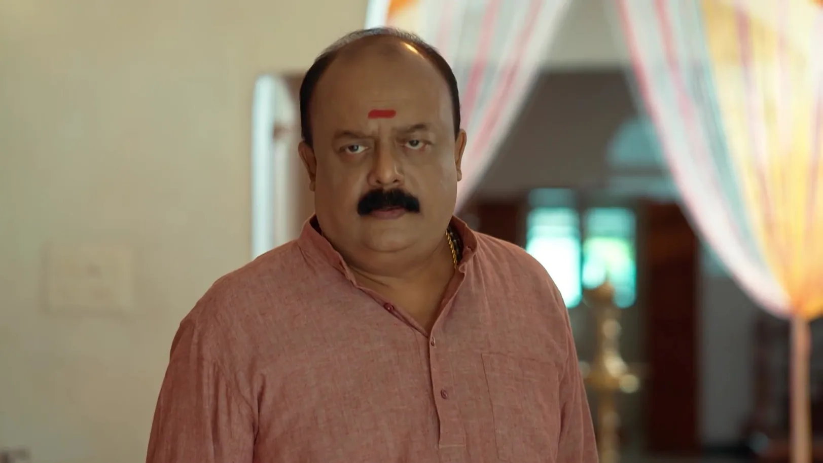 Padmanabhan's Words Make Parvathi Uneasy - Valyettan 