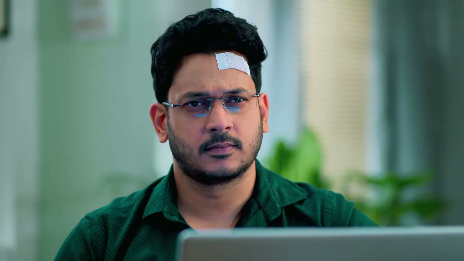 Anubhab Discusses His Health with His Boss - Kone Dekhaa Alo Anubhab Discusses His Health with His Boss - Kone Dekhaa Alo