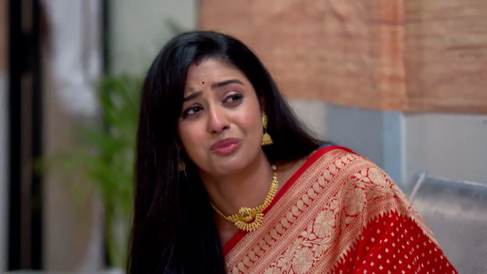 Mallar Is Dragged to the Police Station - Parineeta 