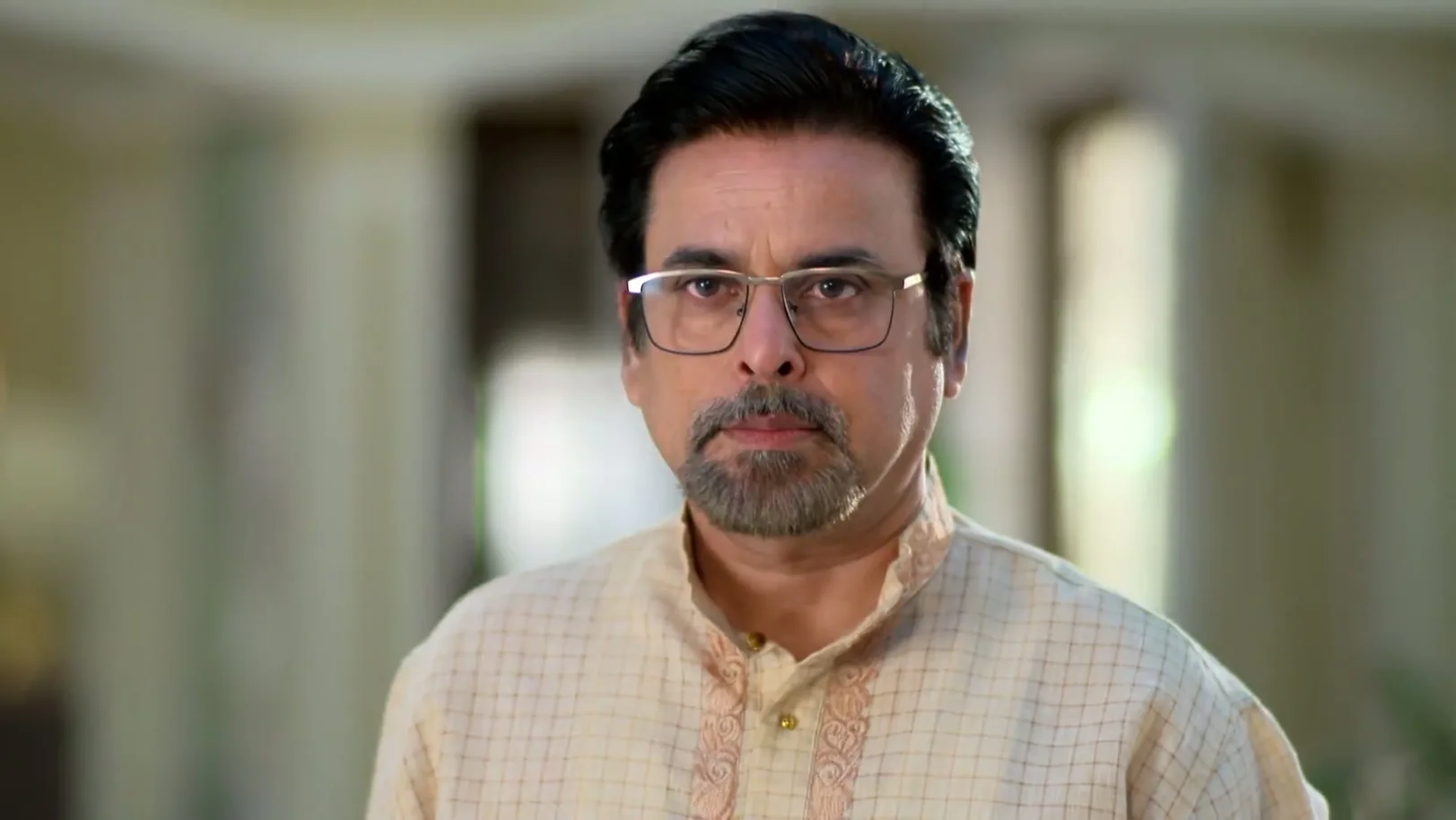 Shaon Asks Birendra for His Blessings - Saat Pake Bandha 