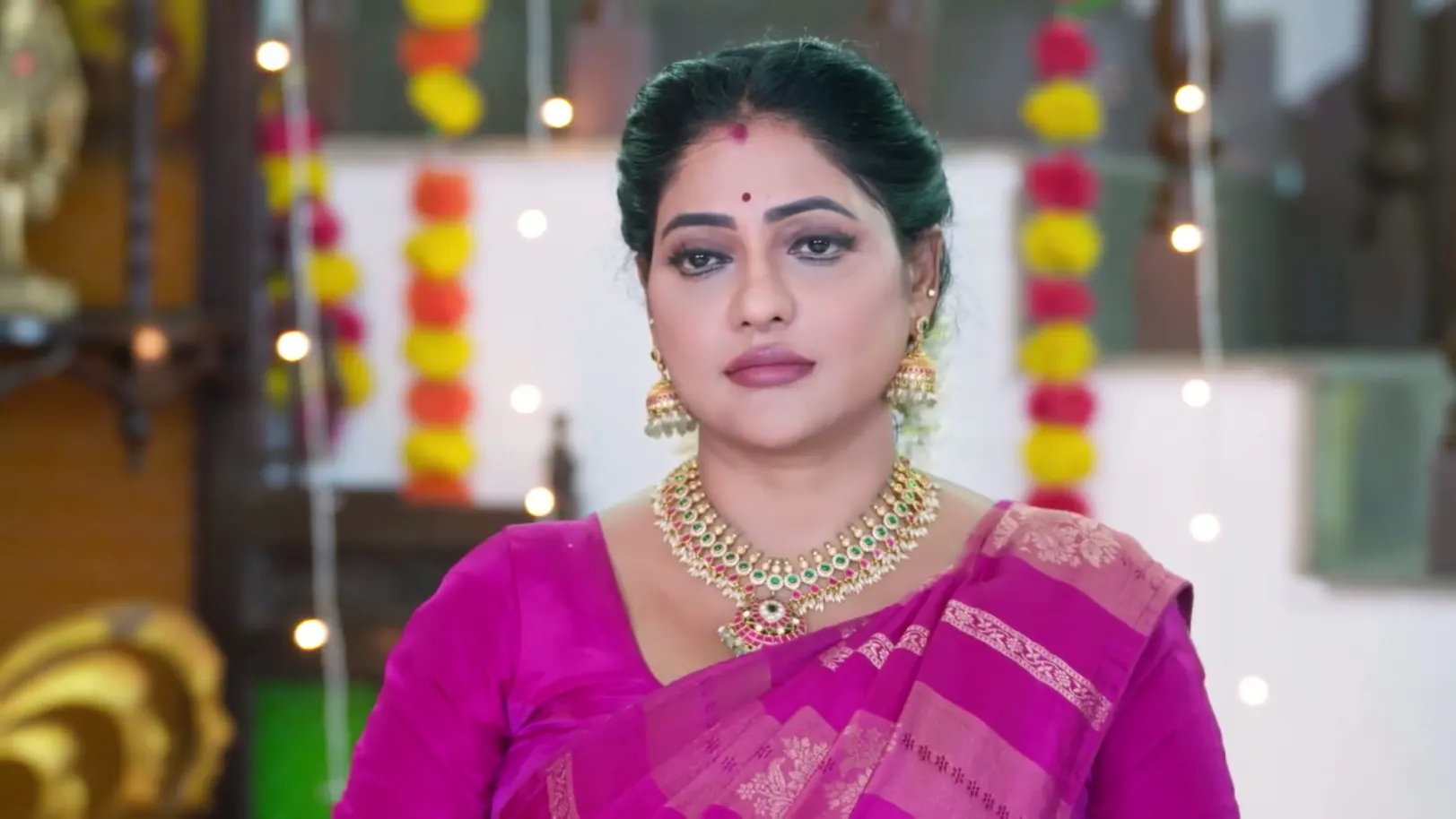 Mayilvahanam Takes a Vow - Karthigai Deepam 