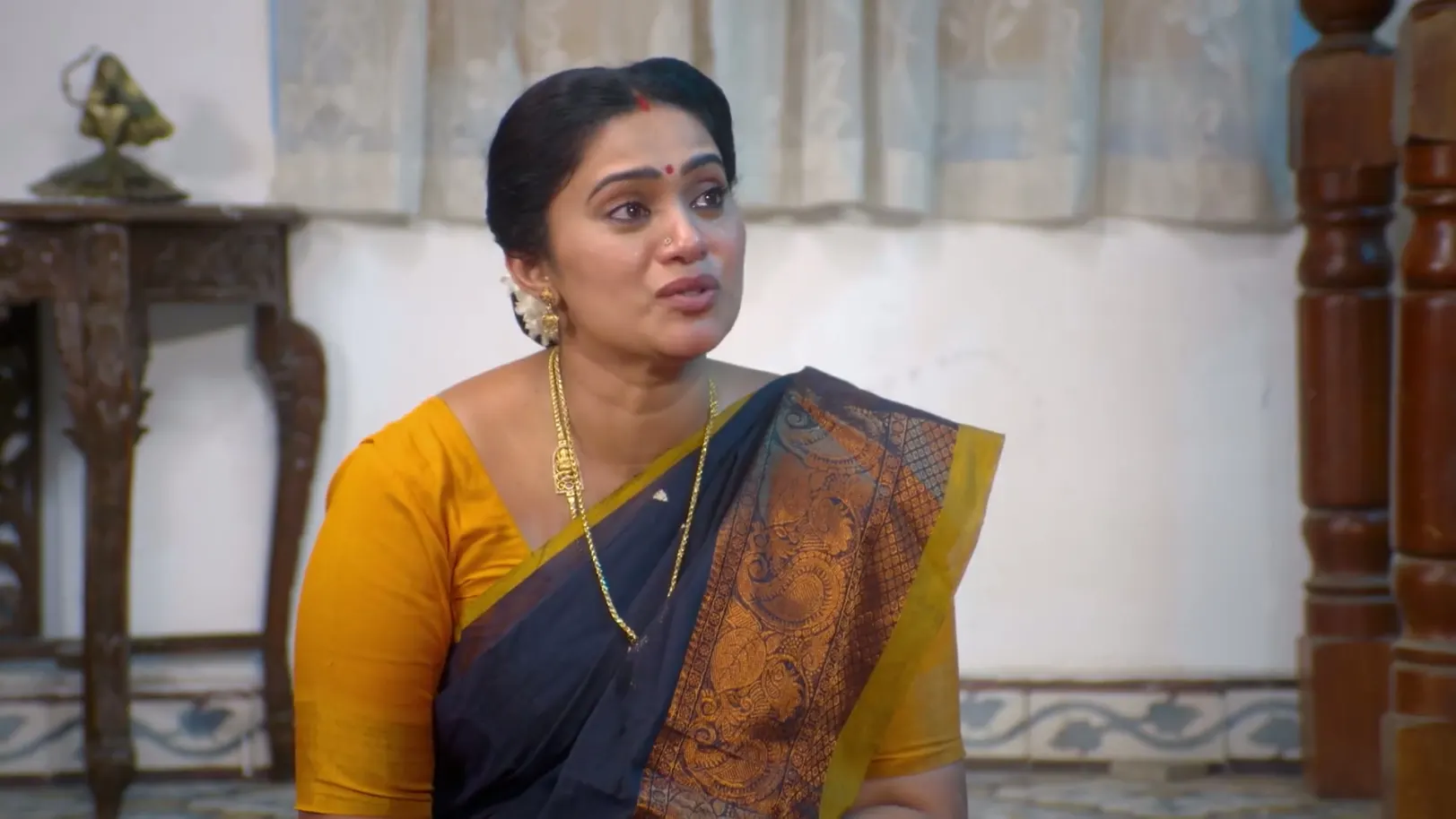Janaki Takes a Decision - Sandhya Raagam Janaki Takes a Decision - Sandhya Raagam