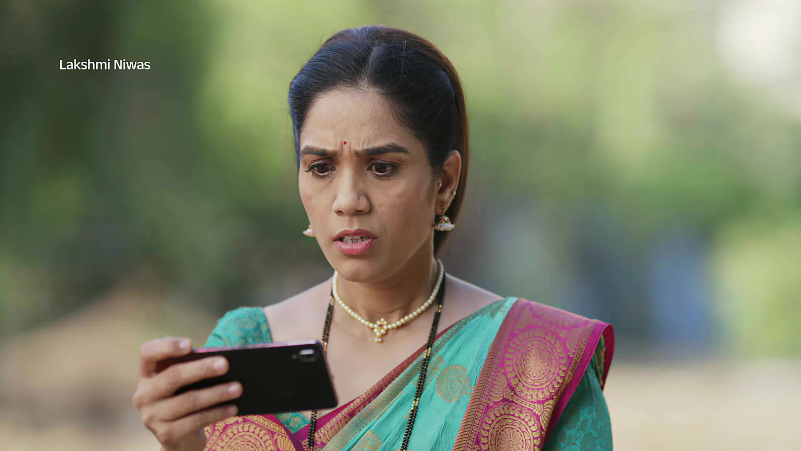 The Dalvis Learn about Bhavana's Accident - Lakshmi Niwas - Promo The Dalvis Learn about Bhavana's Accident - Lakshmi Niwas - Promo