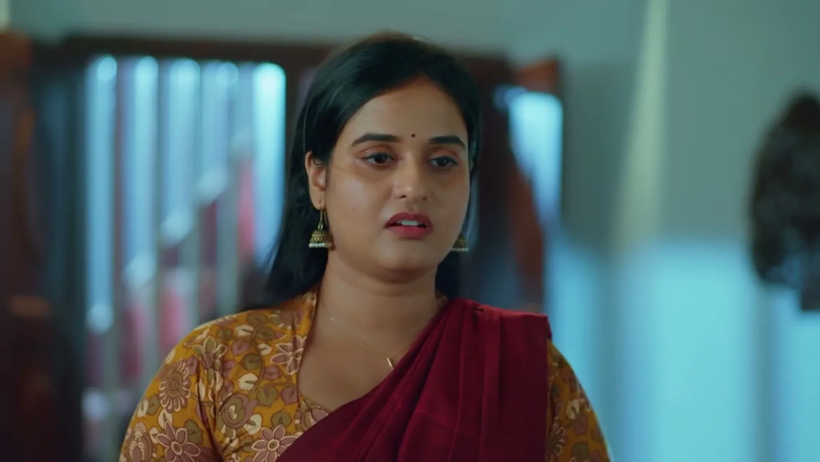 Sachi's Call Scares Archana - Mangalyam 