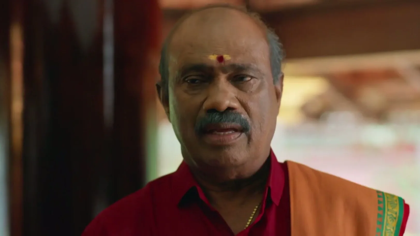 Pillai Fills Sathyabhama's Ears - Kudumbashree Sharada 
