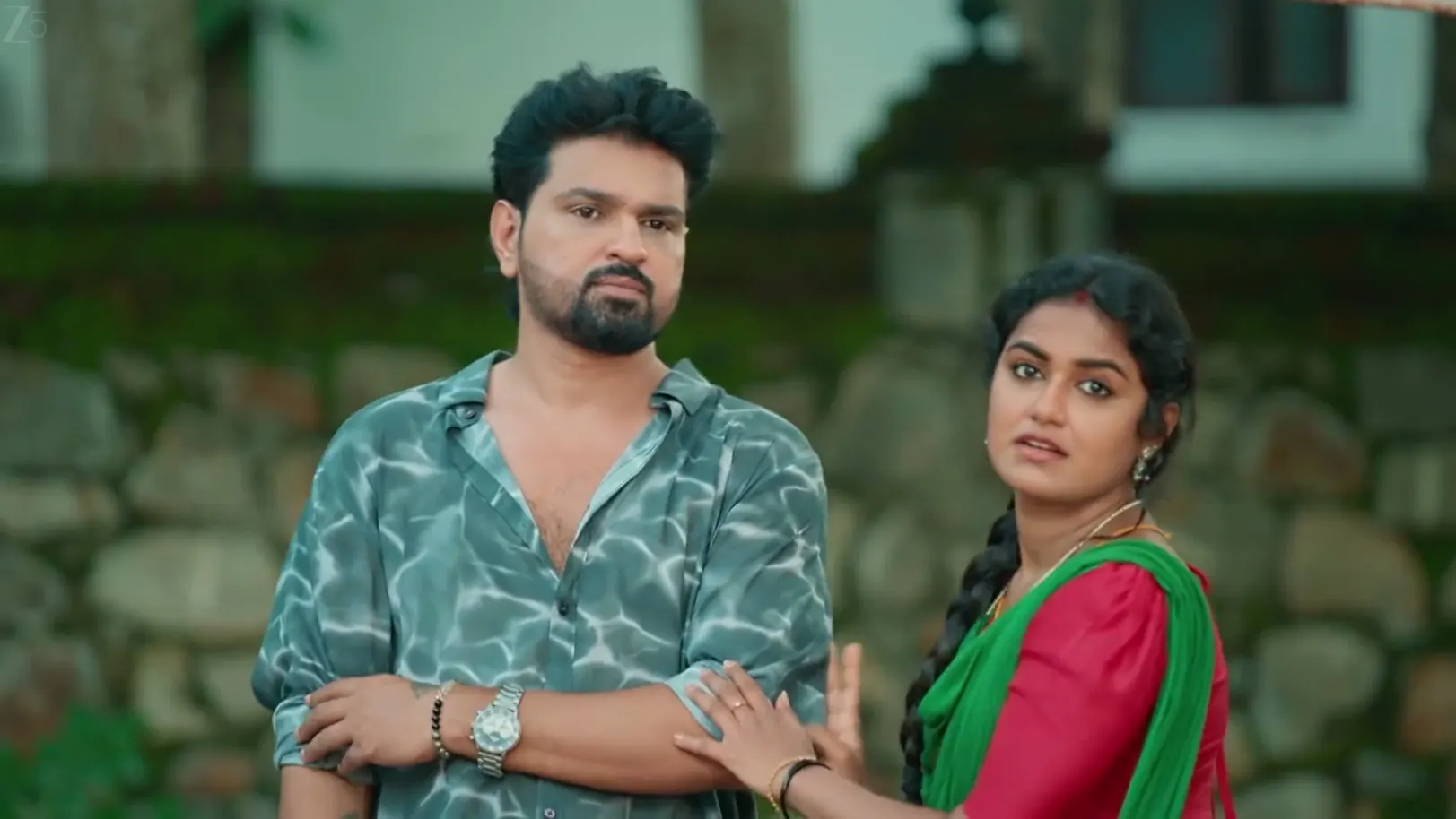Varun Watches the Shooting - Snehapoorvam Shyama Varun Watches the Shooting - Snehapoorvam Shyama