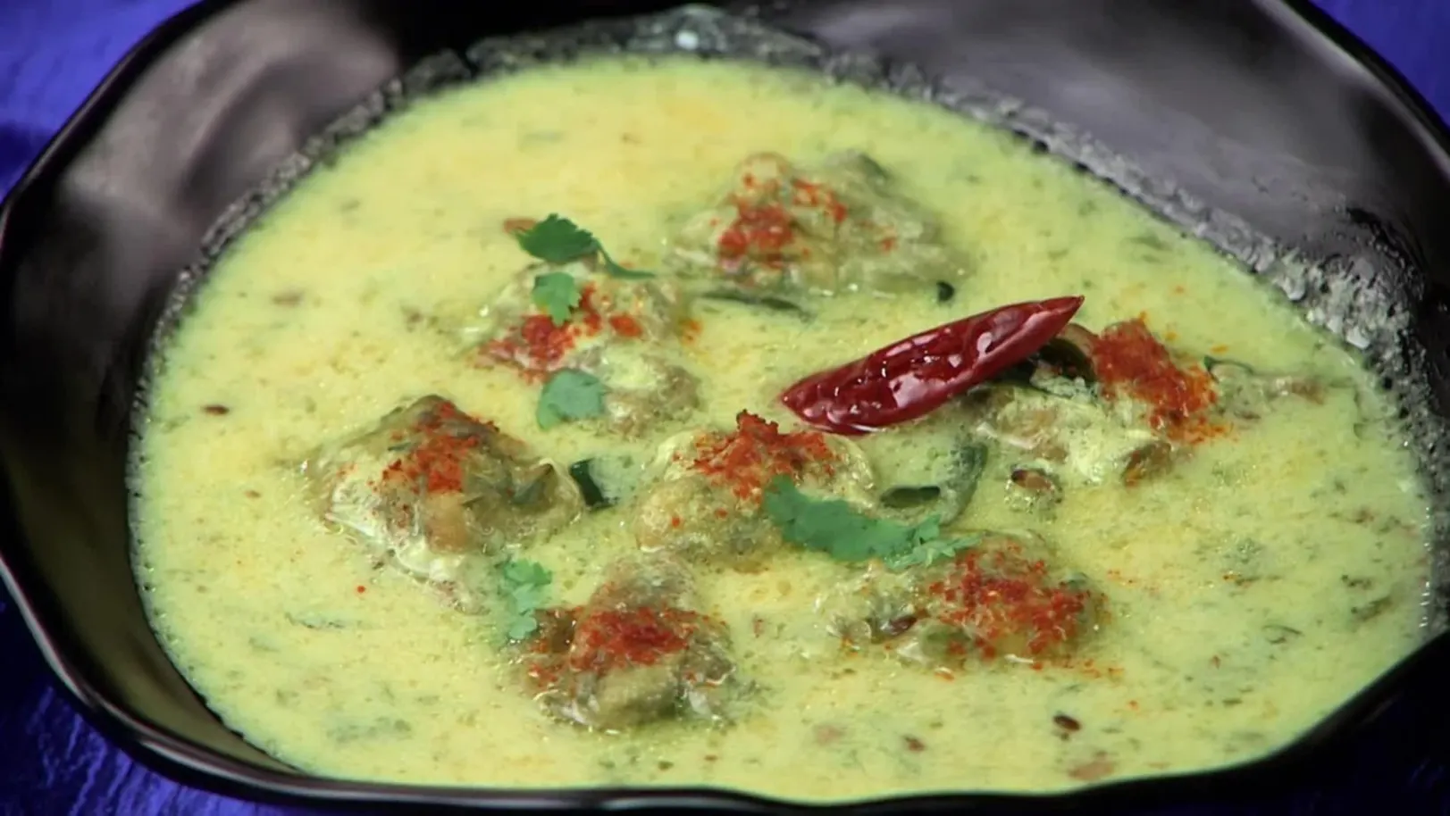 Palak Pakoda Kadhi Recipe in Marathi 