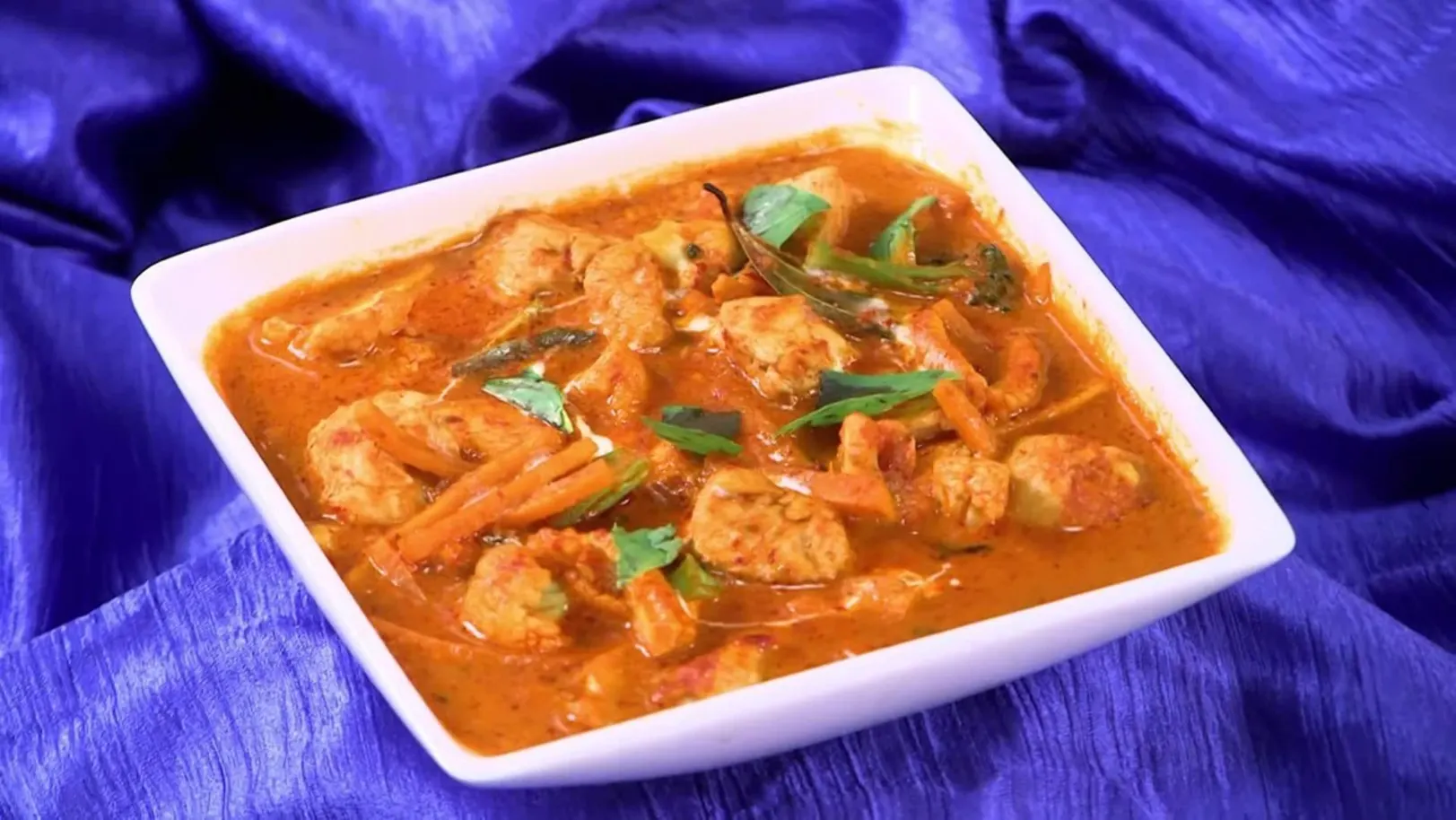 Chicken Red Thai Curry Recipe in Marathi 