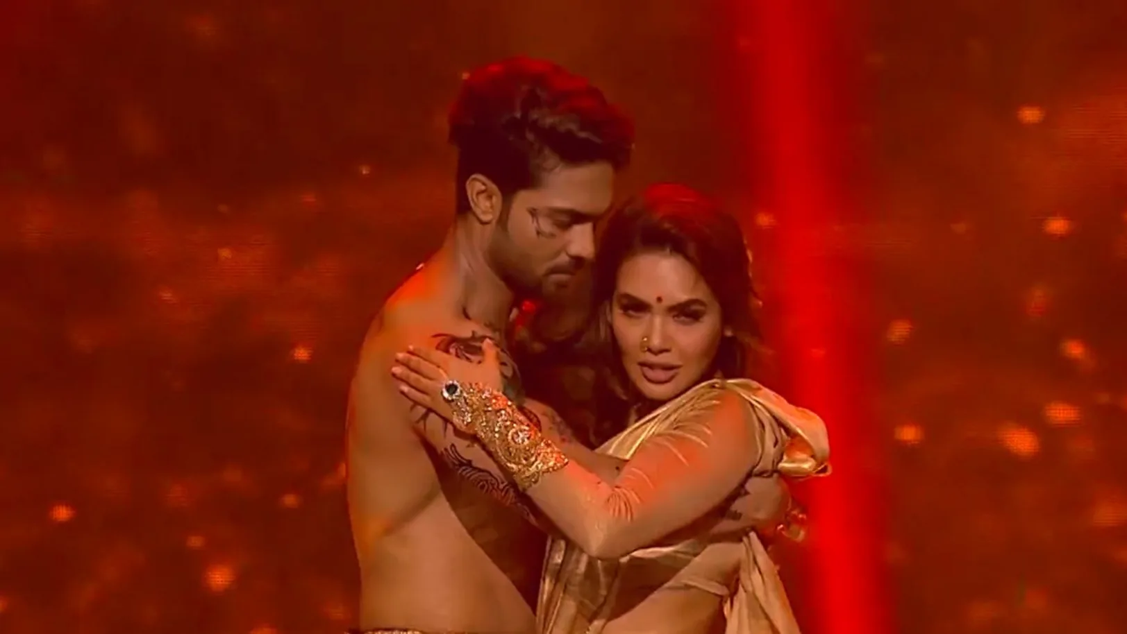 Esha Gupta and Salman Khan's Sizzling Performance | High Fever Dance Ka Naya Tever Highlights | 21st July 2018 
