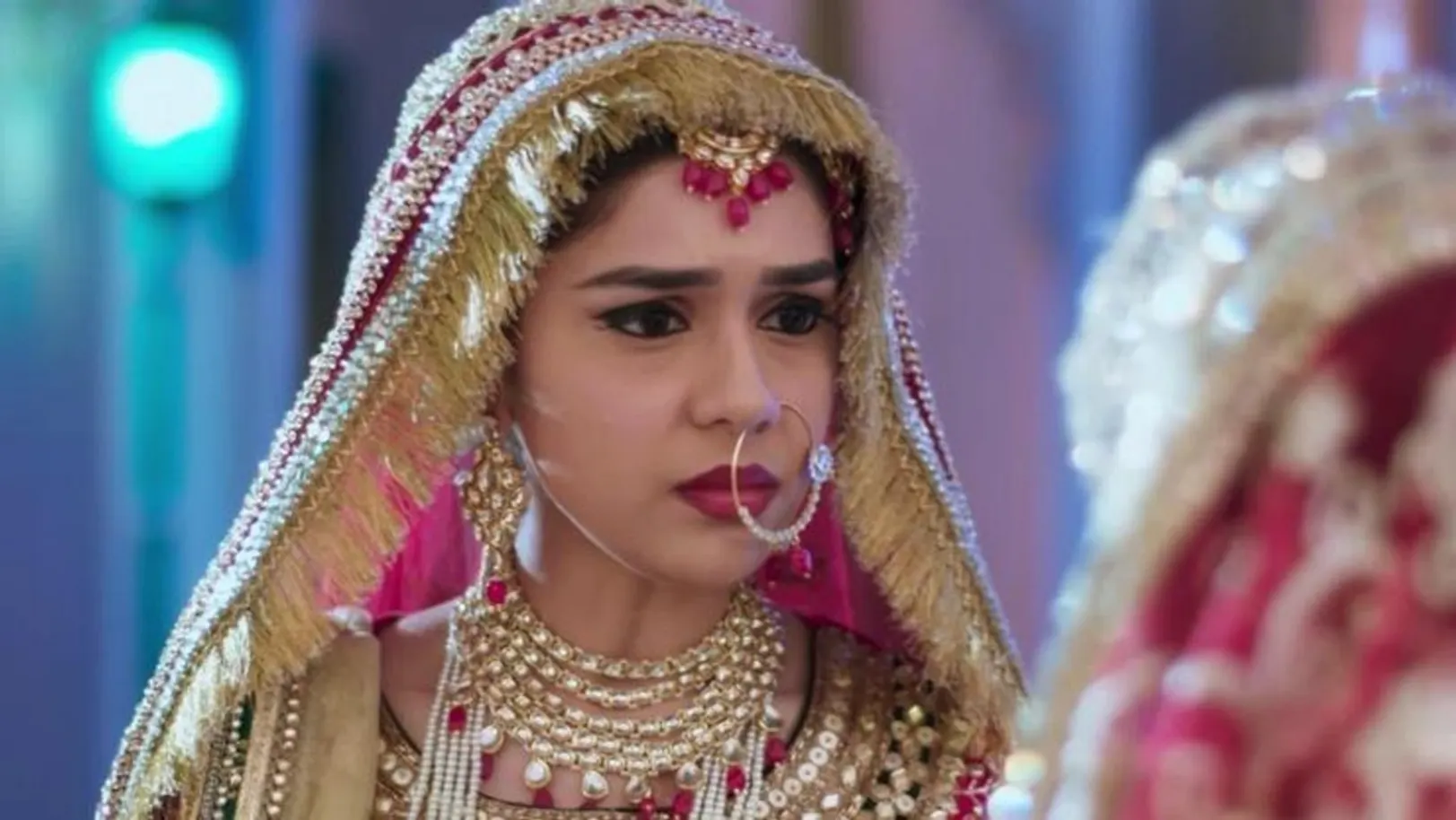 Zara Stands up for Zeenat - Ishq Subhan Allah Episode 20