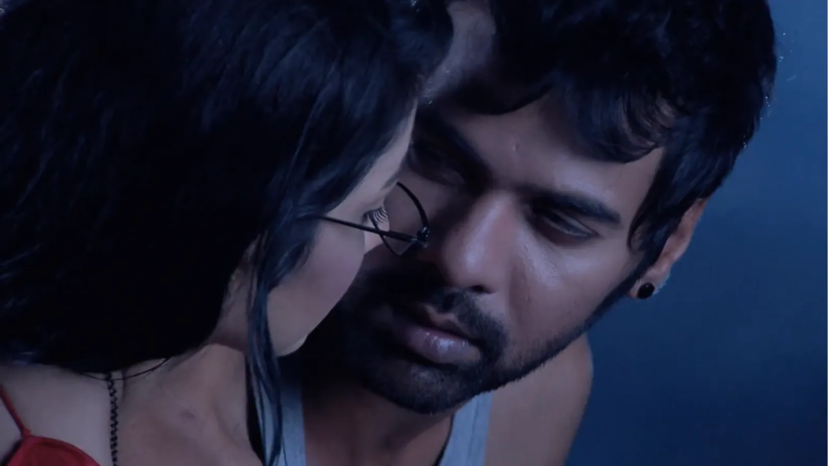 Abhi-Pragya spend a romantic night in the forest - Kumkum Bhagya Romantic Moments 