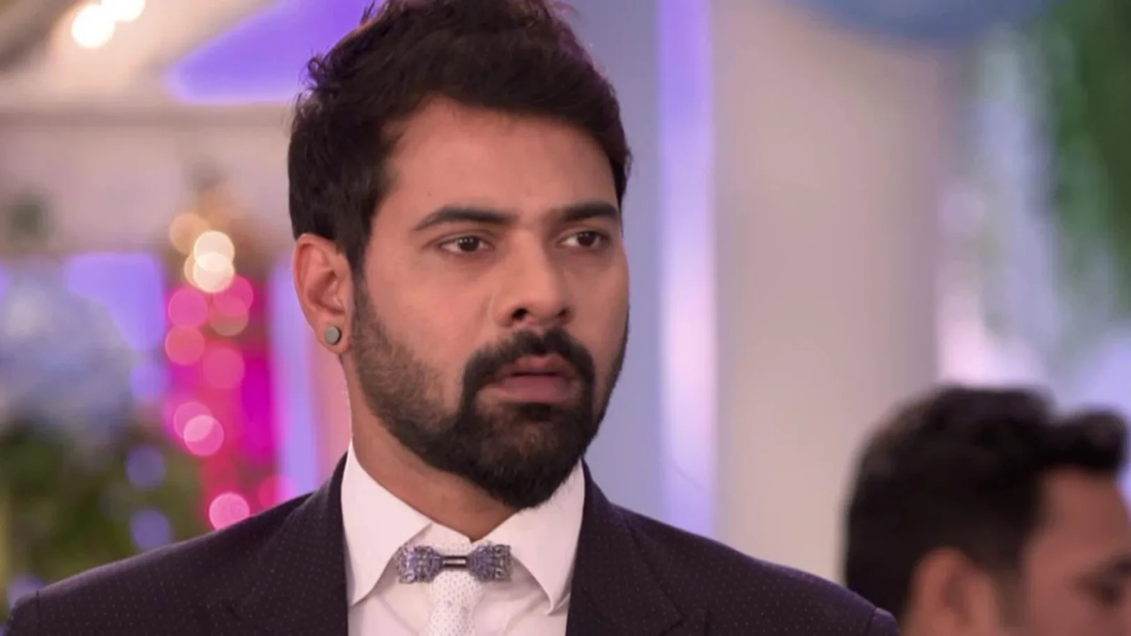 An angry Abhi tries to confront Pragya - Kumkum Bhagya Highlights 