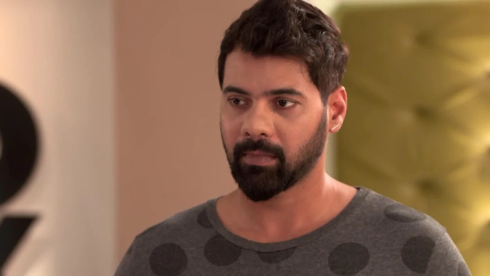 Abhi tries to admit his love for Pragya - Kumkum Bhagya Highlights 